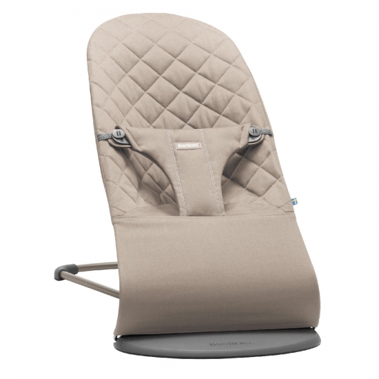 BabyBjrn Vippestol Bliss Bliss Sandgr i gruppen Leker / Babyleker 0-1 r / Vippestoler hos Kpbarnvagn (006017A)