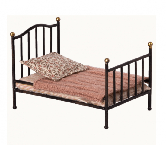 Maileg Vintage Bed Mouse Anthracite i gruppen Leker / Leker fra 3 r / Dukker & dukkeklr hos Kpbarnvagn (11-0111-01)