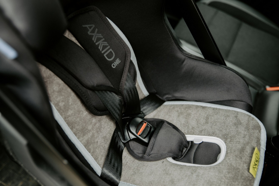 Axkid Ventilerende sittepute by AeroMoov Gr i gruppen Bilstoler / Tilbehr / Puter hos Kpbarnvagn (805201)