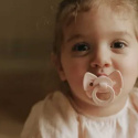 Elodie Binky Bow Smokk Silikon 0-6 mnd Misty Pink