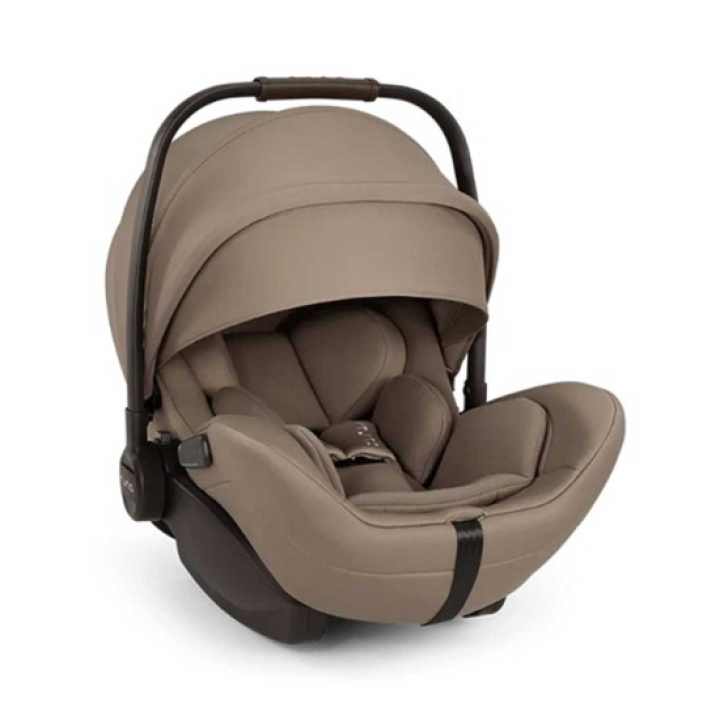 Nuna Arra Flex Babybilstol Cedar i gruppen Bilstoler / Varemerke / Nuna hos Köpbarnvagn (NUNACS20200CDRGL)